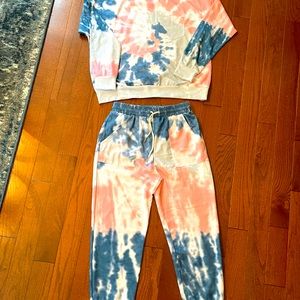 Cute matching tie dye sweatset.